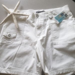 Lee Relaxed Fit White shorts size 12 NWT